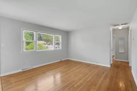 Living - 112 Valirey Dr, Hampton, VA 23669 photo 4 of 5