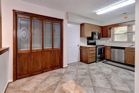 Kitchen - 3 Bonney Ln, Hampton, VA 23669 photo 2 of 5