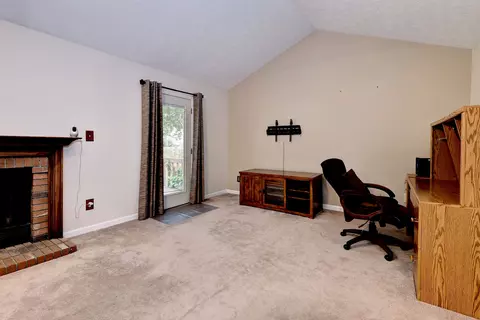 Living - 3 Bonney Ln, Hampton, VA 23669 photo 4 of 5