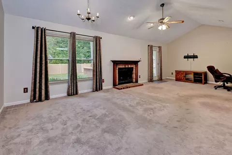 Living - 3 Bonney Ln, Hampton, VA 23669 photo 2 of 5