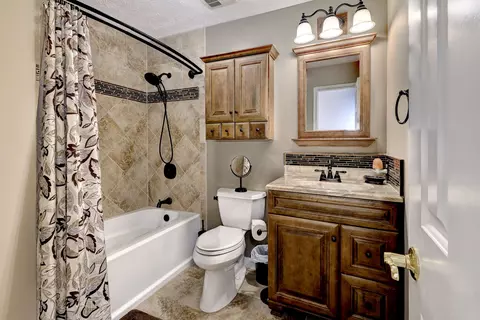 Bath - 3 Bonney Ln, Hampton, VA 23669 photo 2 of 2
