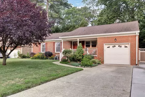 Exterior - 3 Bonney Ln, Hampton, VA 23669 photo 2 of 11