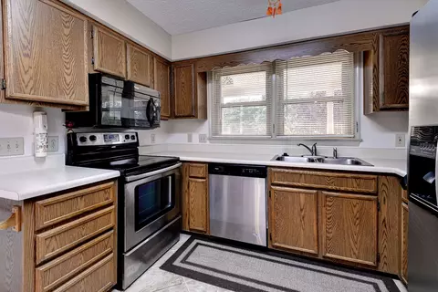 Kitchen - 3 Bonney Ln, Hampton, VA 23669 photo 4 of 5