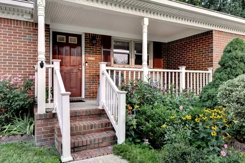 Exterior - 3 Bonney Ln, Hampton, VA 23669 photo 4 of 11
