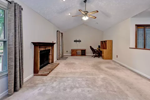 Living - 3 Bonney Ln, Hampton, VA 23669 photo 3 of 5
