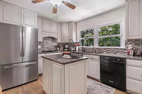 Kitchen - 341 Brunell Dr, Hampton, VA 23666 photo 3 of 4