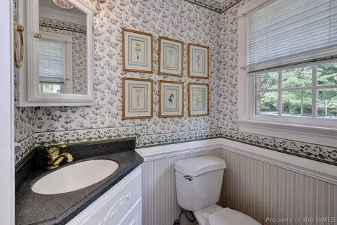 Bath - 169 W Queens Dr, Williamsburg, VA 23185 photo 4 of 5