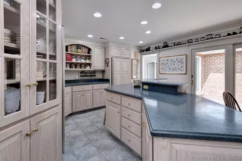 Kitchen - 169 W Queens Dr, Williamsburg, VA 23185 photo 2 of 4