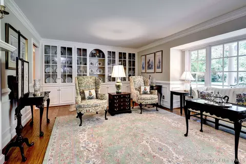 Living - 169 W Queens Dr, Williamsburg, VA 23185 photo 2 of 7