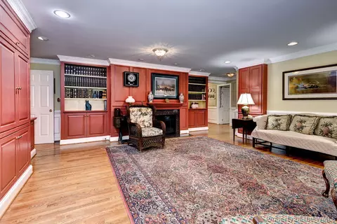 Living - 169 W Queens Dr, Williamsburg, VA 23185 photo 5 of 7