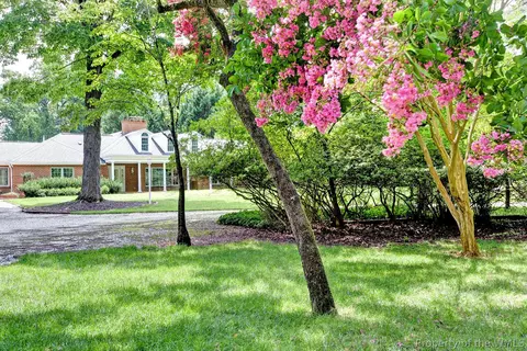Exterior - 169 W Queens Dr, Williamsburg, VA 23185 photo 3 of 11