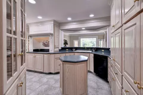 Kitchen - 169 W Queens Dr, Williamsburg, VA 23185 photo 4 of 4