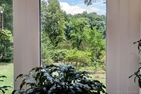 View/Area - 169 W Queens Dr, Williamsburg, VA 23185 photo 2 of 5