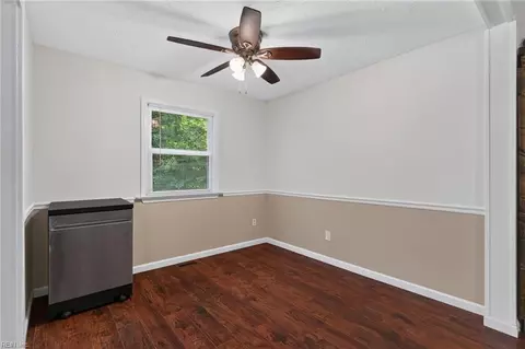 Entry Way - 4504 Aberdeen Dr, Gloucester, VA 23061 photo 3 of 4