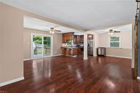 Living - 4504 Aberdeen Dr, Gloucester, VA 23061 photo 6 of 7