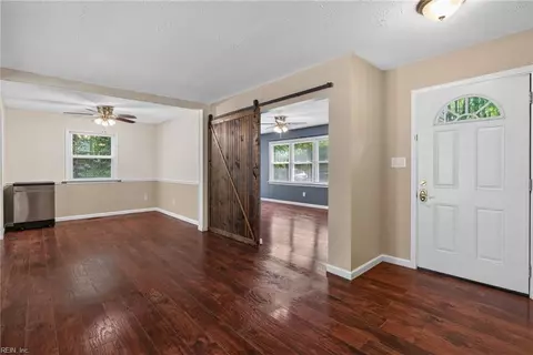 Entry Way - 4504 Aberdeen Dr, Gloucester, VA 23061 photo 4 of 4