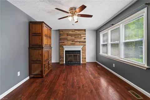 Living - 4504 Aberdeen Dr, Gloucester, VA 23061 photo 4 of 7