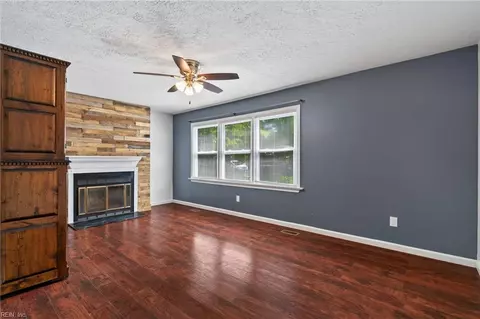 Living - 4504 Aberdeen Dr, Gloucester, VA 23061 photo 3 of 7