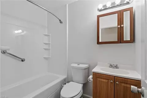 Bath - 4504 Aberdeen Dr, Gloucester, VA 23061 photo 2 of 5