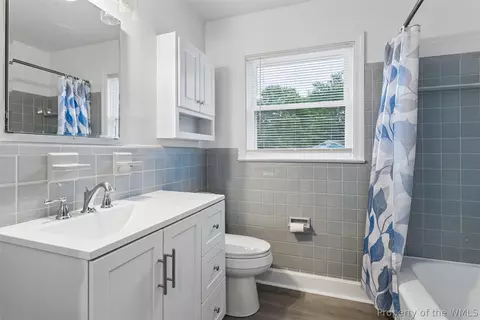 Bath - 1 Westbrook Dr, Hampton, VA 23666 photo 1 of 2