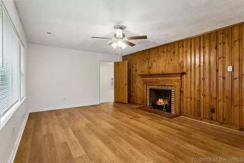 Living - 1 Westbrook Dr, Hampton, VA 23666 photo 2 of 5