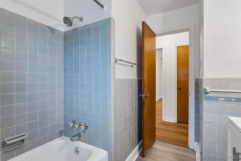 Bath - 1 Westbrook Dr, Hampton, VA 23666 photo 2 of 2