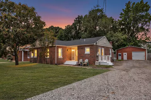 104 Oak St, Yorktown, VA 23693
