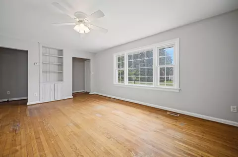 Living - 913 Jackson Dr, Williamsburg, VA 23185 photo 1 of 4
