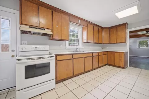 Kitchen - 913 Jackson Dr, Williamsburg, VA 23185 photo 1 of 2