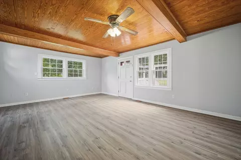 Living - 913 Jackson Dr, Williamsburg, VA 23185 photo 4 of 4