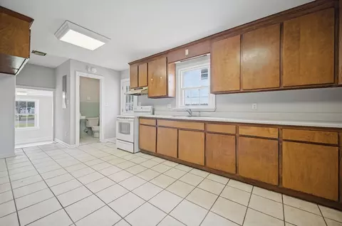 Kitchen - 913 Jackson Dr, Williamsburg, VA 23185 photo 2 of 2