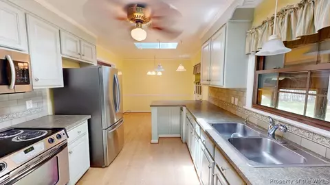 Kitchen - 110 Londonshire Ter, Hampton, VA 23666 photo 5 of 7
