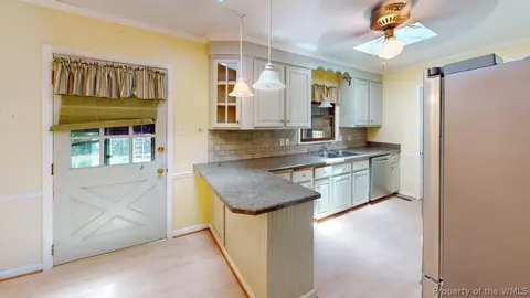 Kitchen - 110 Londonshire Ter, Hampton, VA 23666 photo 7 of 7