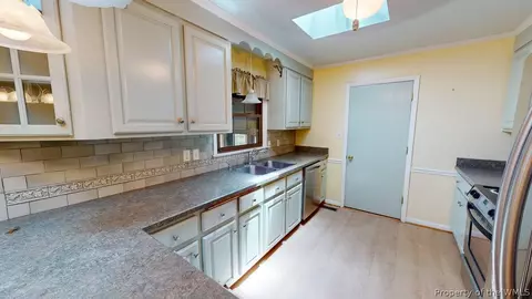 Kitchen - 110 Londonshire Ter, Hampton, VA 23666 photo 1 of 7