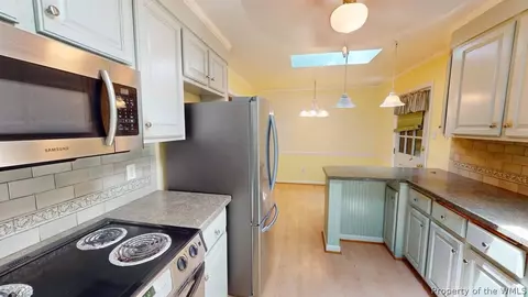 Kitchen - 110 Londonshire Ter, Hampton, VA 23666 photo 3 of 7