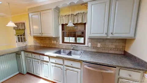 Kitchen - 110 Londonshire Ter, Hampton, VA 23666 photo 2 of 7