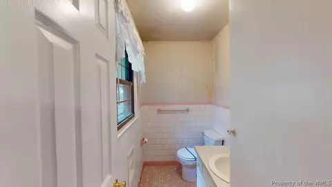 Bath - 110 Londonshire Ter, Hampton, VA 23666 photo 1 of 6