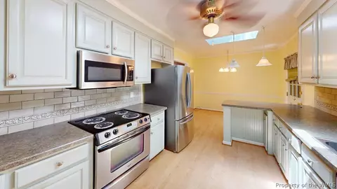Kitchen - 110 Londonshire Ter, Hampton, VA 23666 photo 6 of 7