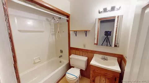 Bath - 110 Londonshire Ter, Hampton, VA 23666 photo 3 of 6