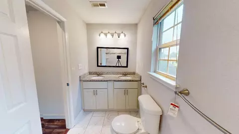 Bath - 960 Quash St, Hampton, VA 23669 photo 4 of 5