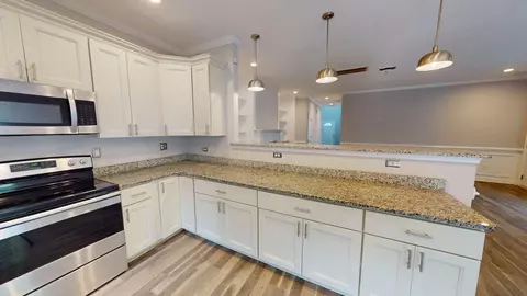 Kitchen - 960 Quash St, Hampton, VA 23669 photo 4 of 6