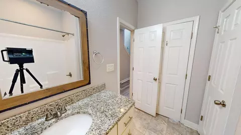 Bath - 960 Quash St, Hampton, VA 23669 photo 2 of 5