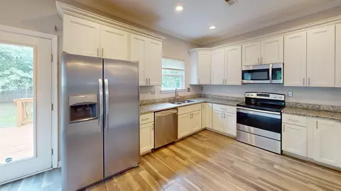 Kitchen - 960 Quash St, Hampton, VA 23669 photo 5 of 6