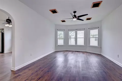 Living - 216 Beach Rd, Hampton, VA 23664 photo 1 of 3