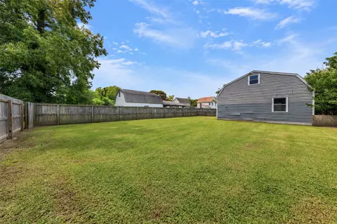 Exterior - 216 Beach Rd, Hampton, VA 23664 photo 11 of 12