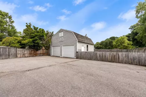 Exterior - 216 Beach Rd, Hampton, VA 23664 photo 7 of 12