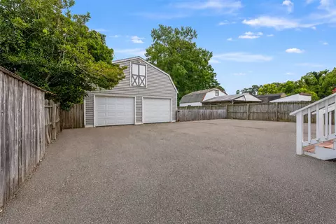 Exterior - 216 Beach Rd, Hampton, VA 23664 photo 6 of 12