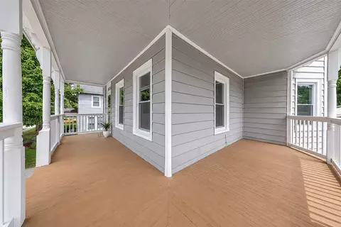 Exterior - 216 Beach Rd, Hampton, VA 23664 photo 3 of 12