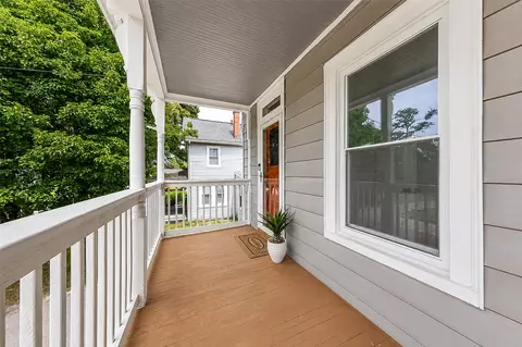 Exterior - 216 Beach Rd, Hampton, VA 23664 photo 4 of 12