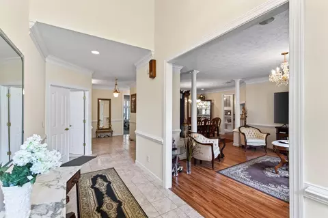 Entry Way - 19 Hampshire Dr, Hampton, VA 23669 photo 2 of 3